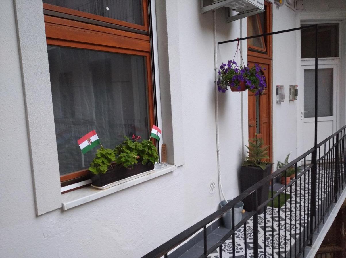 Jewelry Box In Central Budapest Exterior photo